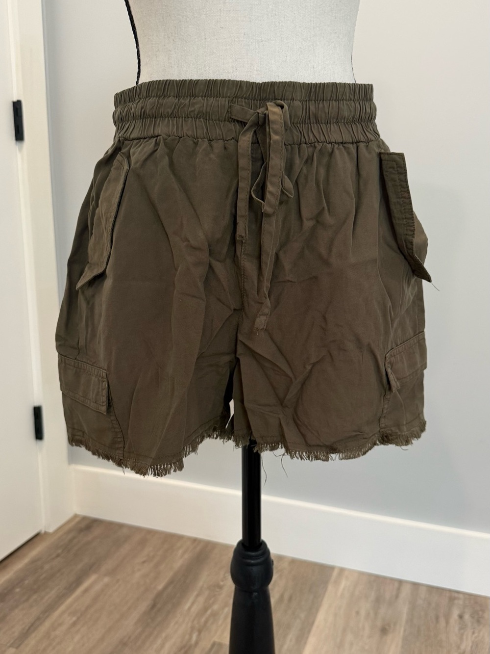 Thread & supply women shorts, size Med, new